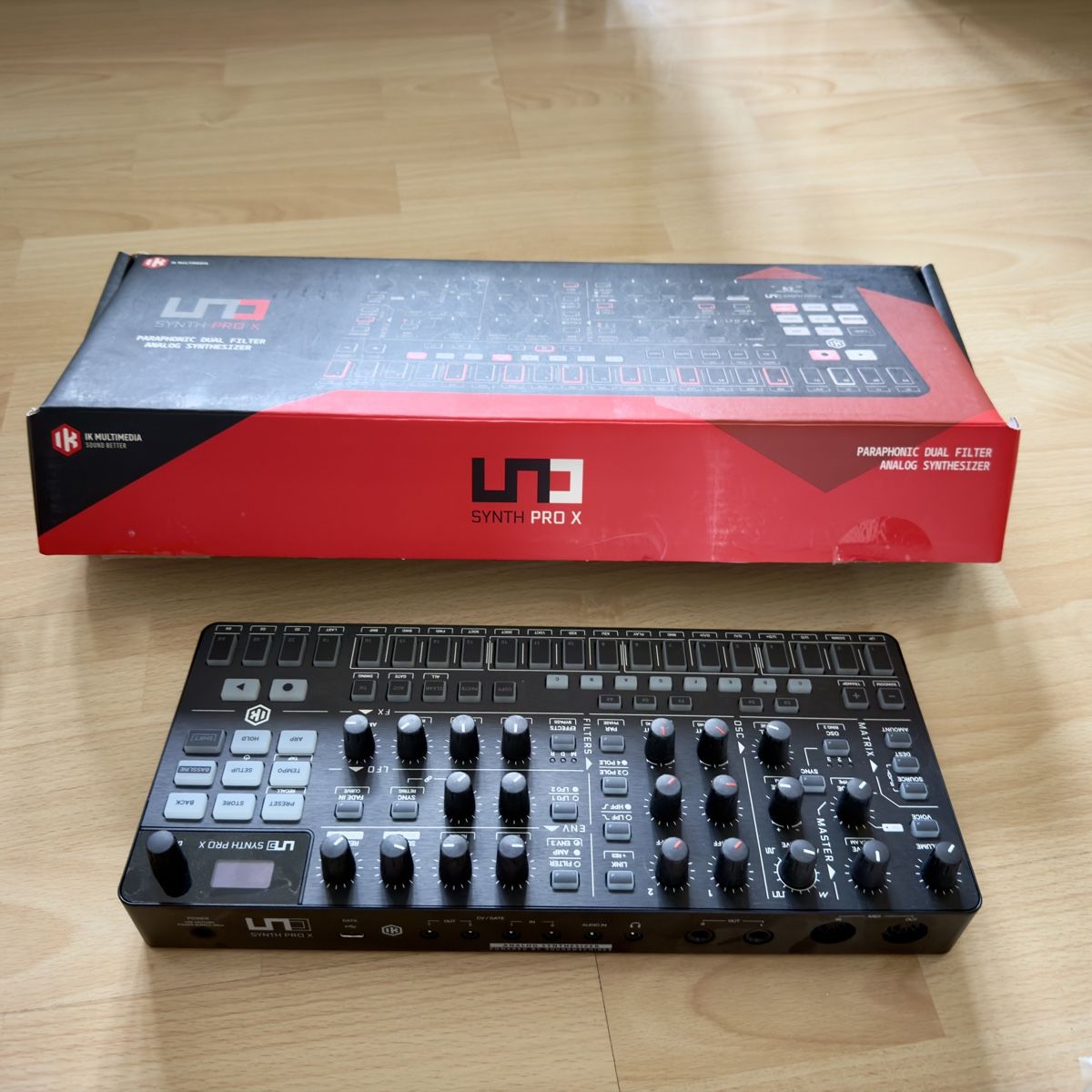 IK Multimedia Strumenti musicali: IK Multimedia UNO Synth Pro X Analog Synthesizer, Paraphonic – Usato da Widnau venduto da kustercarmen 4