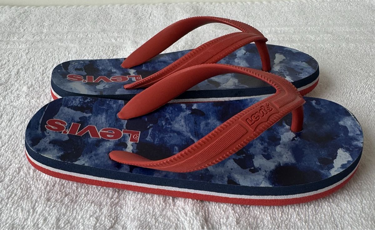 Levi's Scarpe per ragazzi: Infradito Levi’s – Usato da Castel San Pietro venduto da Moregi 7
