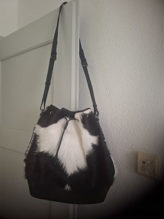 Beuteltasche Rindsleder mit Kuhfell