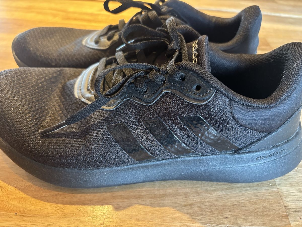 Adidas Scarpe da donna: Schwarze Adidas Cloudfoam Schuhe – Usato da Bubikon venduto da Kim1993 1