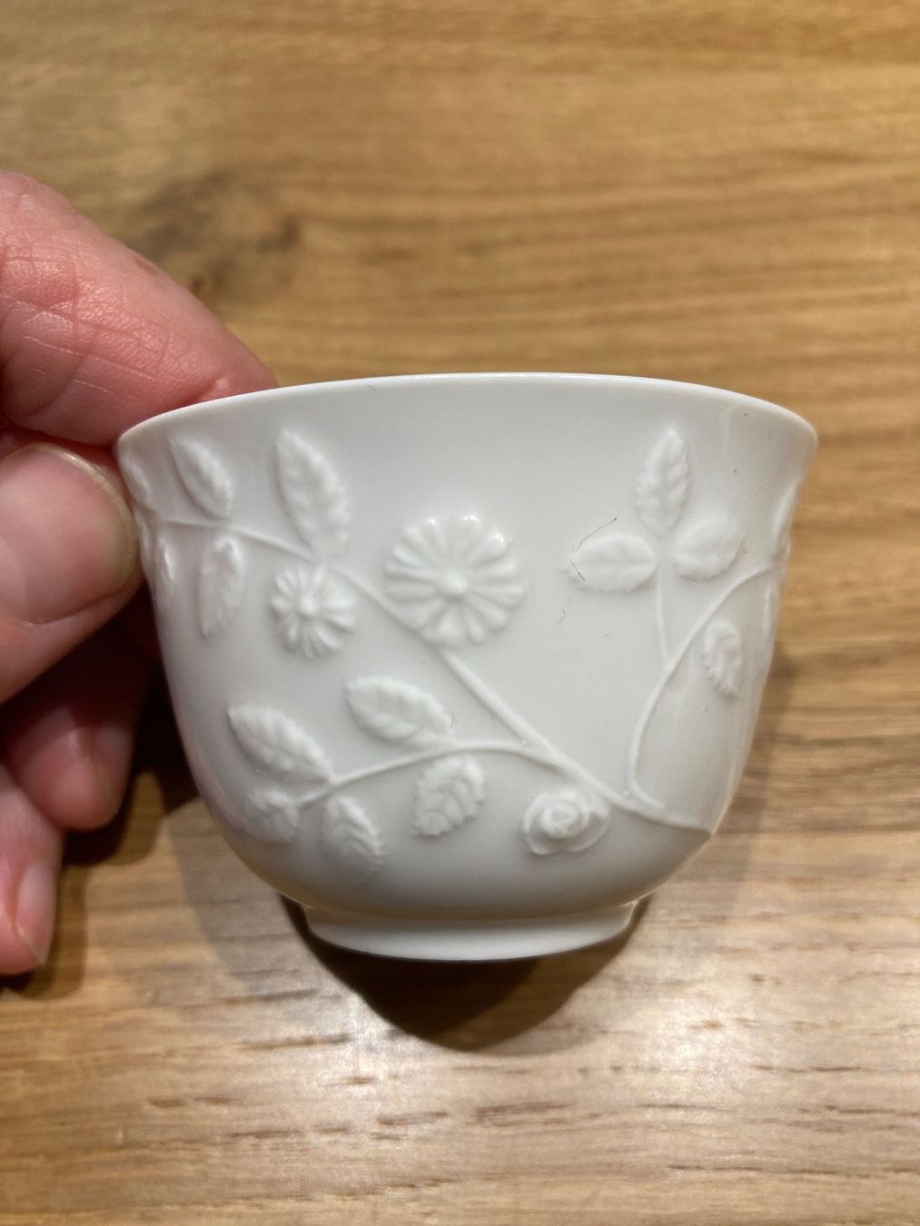 Tazze: Meissen Becher mit floralem Muster, Weiss – Usato da Winterthur venduto da silen 1