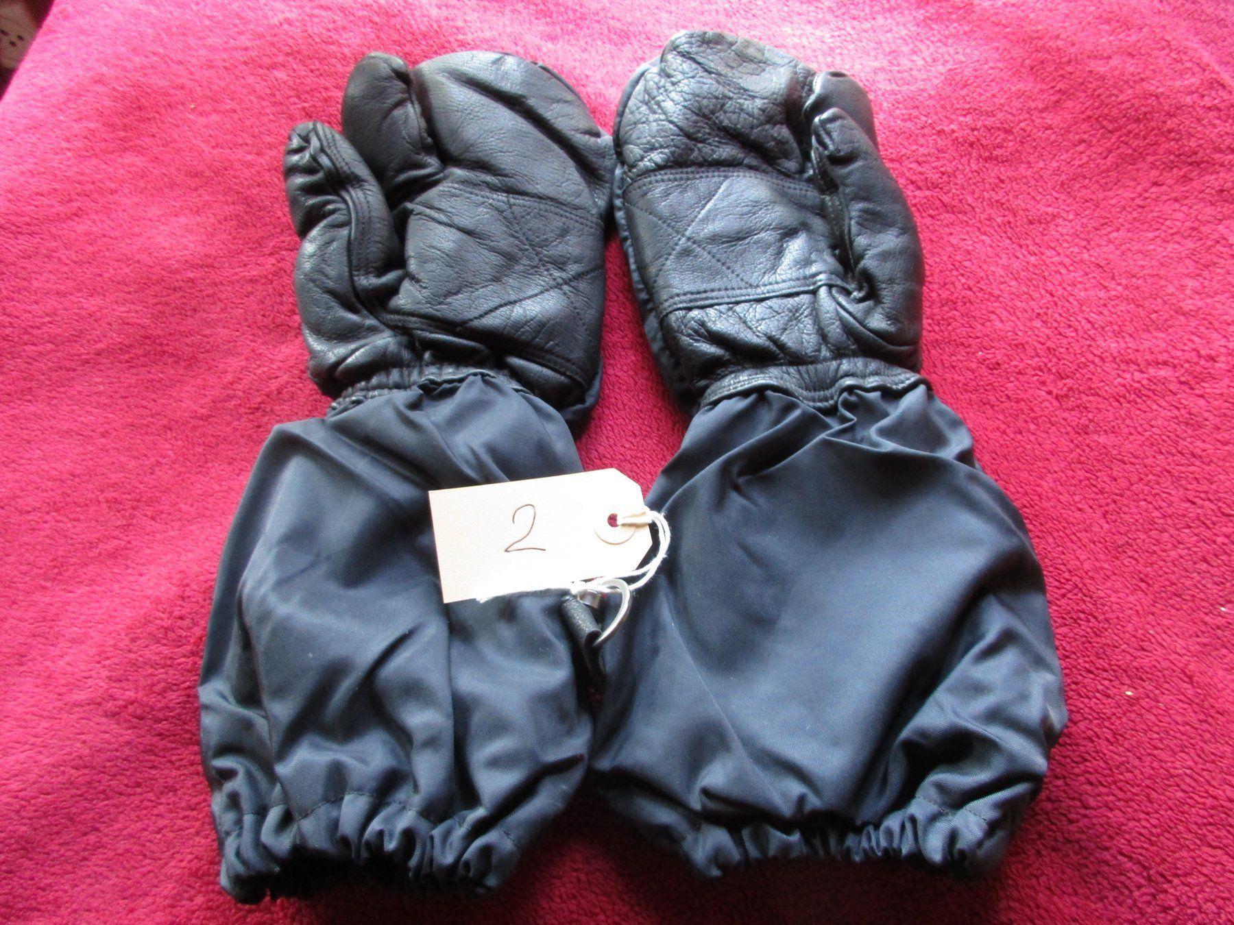 Armée suisse Armes blanches: Handschuhe (2) – D'occasion à Bowil par vifi01