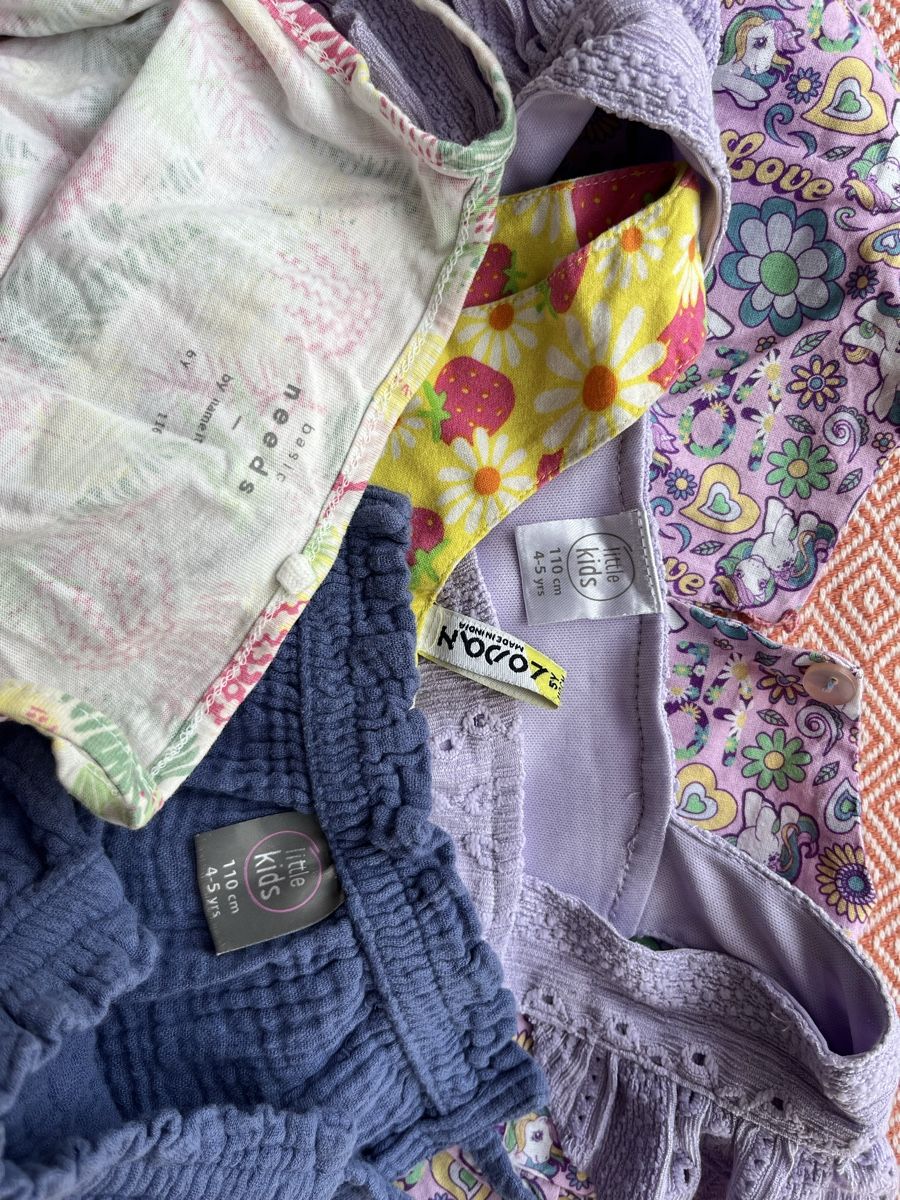 Lotti & Set di vestiti: 5x Kinder Sommerkleider, Grösse 110 – Usato da Winterthur venduto da Danai.ts 1