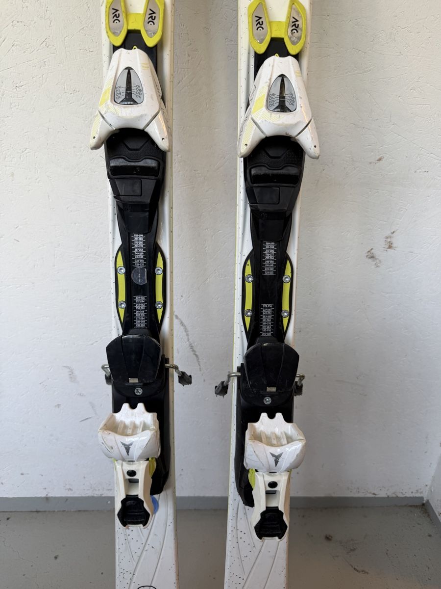 Atomic Skis: Atomic ski 165cm – Gebraucht aus Murten von Ski-Outlet 2