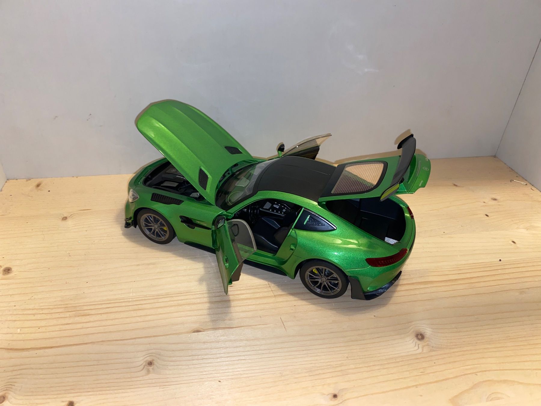 Mercedes-Benz Modellini d'auto: Mercedes AMG GTR 1/18 – Usato da Wohlen AG venduto da PrivatSammlung 2