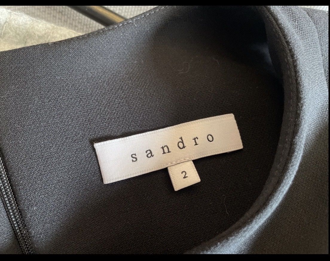 Sandro Vestiti: Robe noire Sandro T2, détails dorés – Usato da Cologny venduto da PINKCLOSET 3