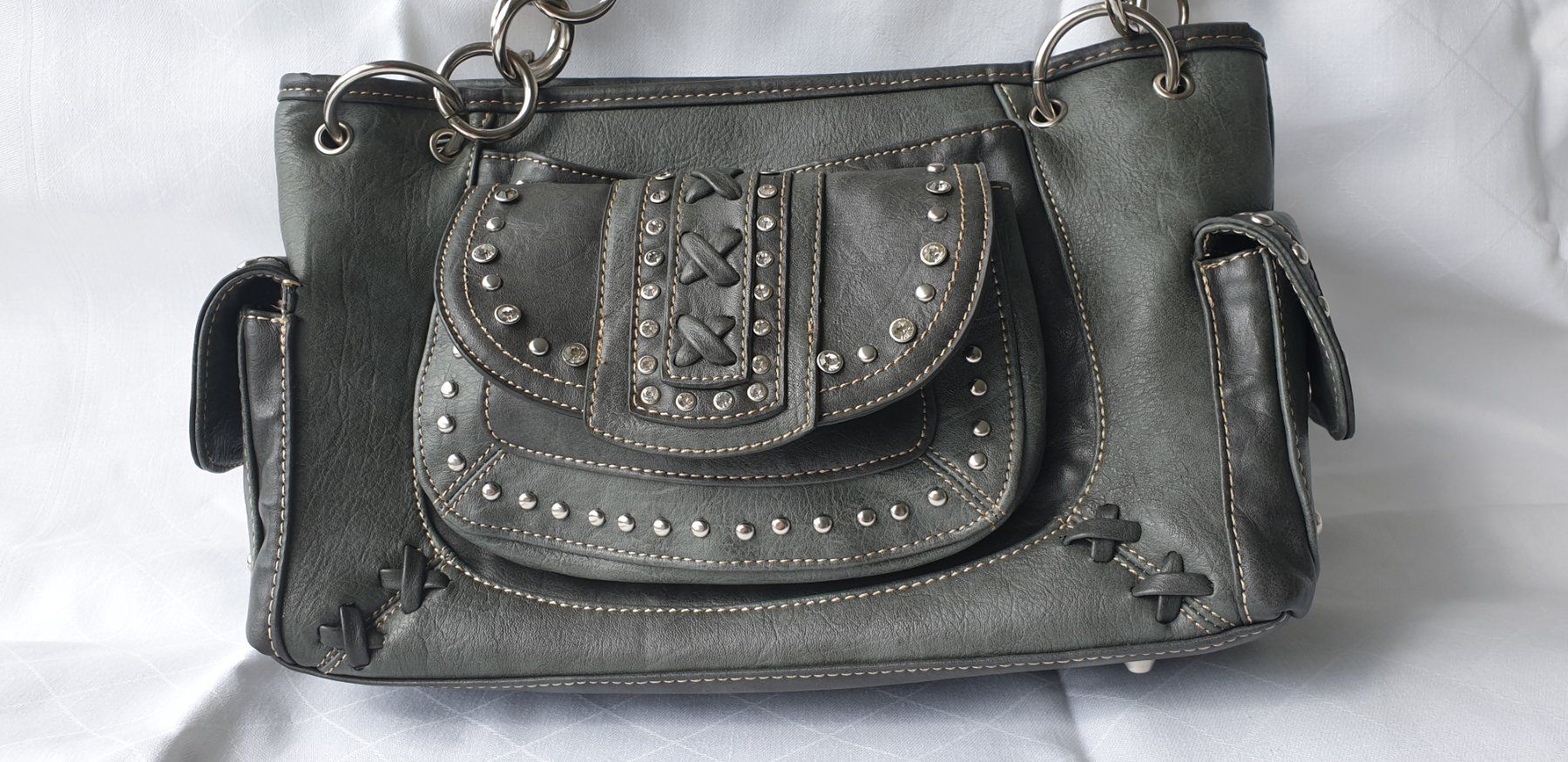 Borse da donna: Sac à main gris clouté style western. – Usato da Pailly venduto da phe_t8j7 3