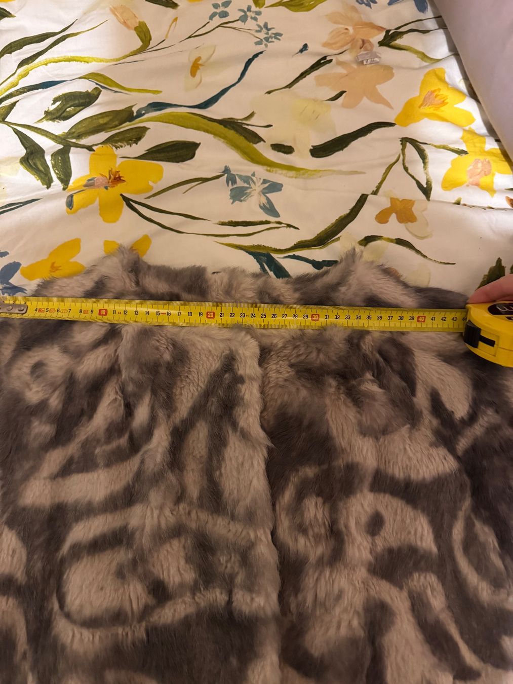 Armani Altro in Moda donna: Emporio Armani Fur Cape – Usato da Neuchatel venduto da Mia_G 8