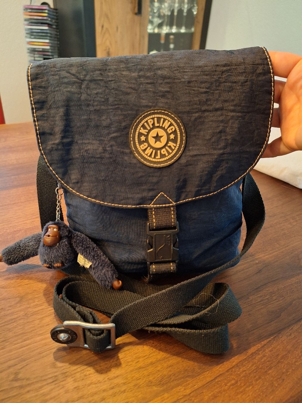Kipling Taschen: Kipling Umhängetasche blau mit Affenanhänger – Neu (gemäss Beschreibung) aus Spiez von Tanja_Strohmeier026 2