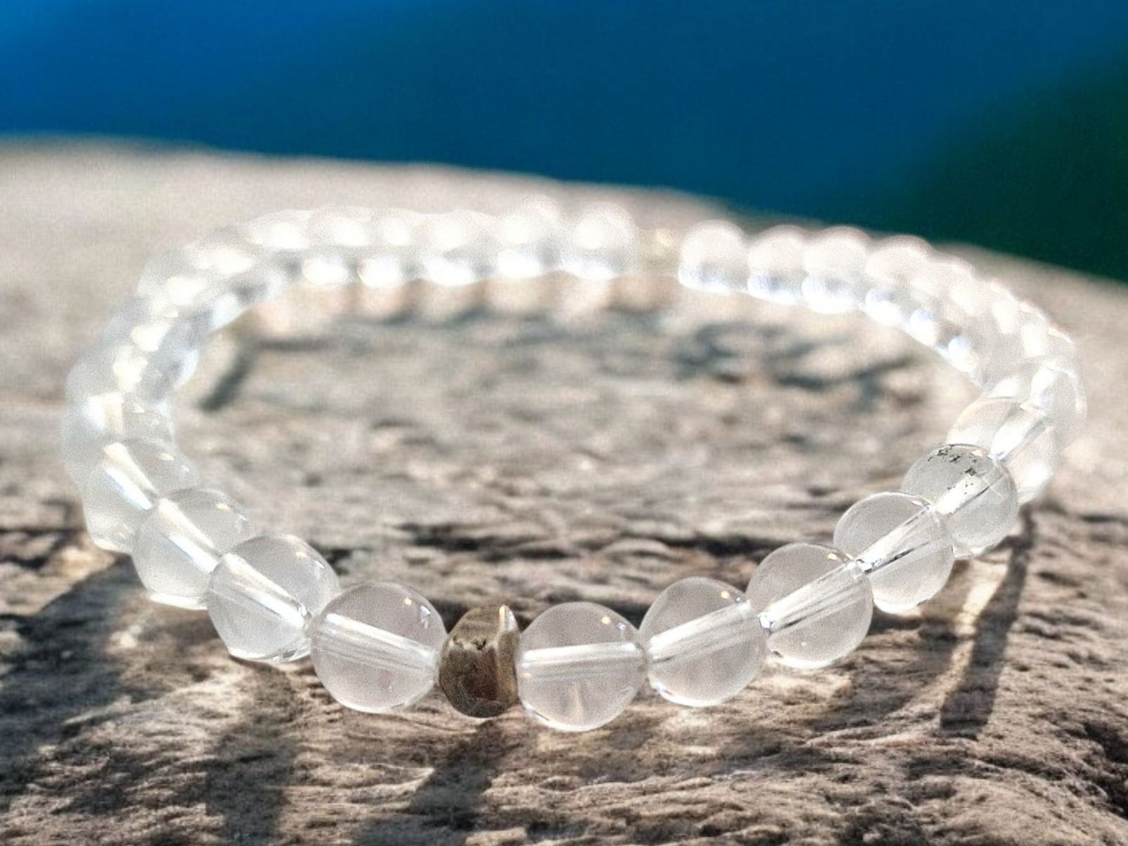 Armbänder & -reifen: Armband Bergkristall  & Weissbronze – Gebraucht aus Aarau von Schmuckhoehle_MD