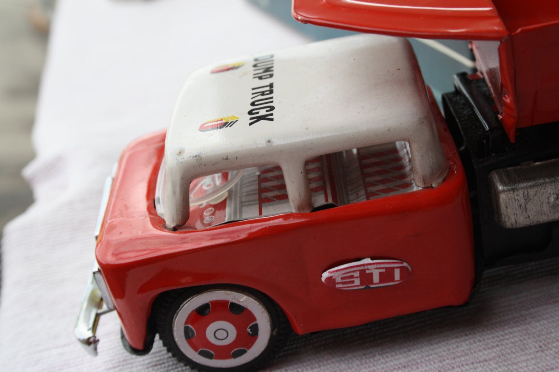 Spielzeuge: BLECH AUTO LKW KIPPER – Gebraucht aus Wauwil von Pneuedy 8