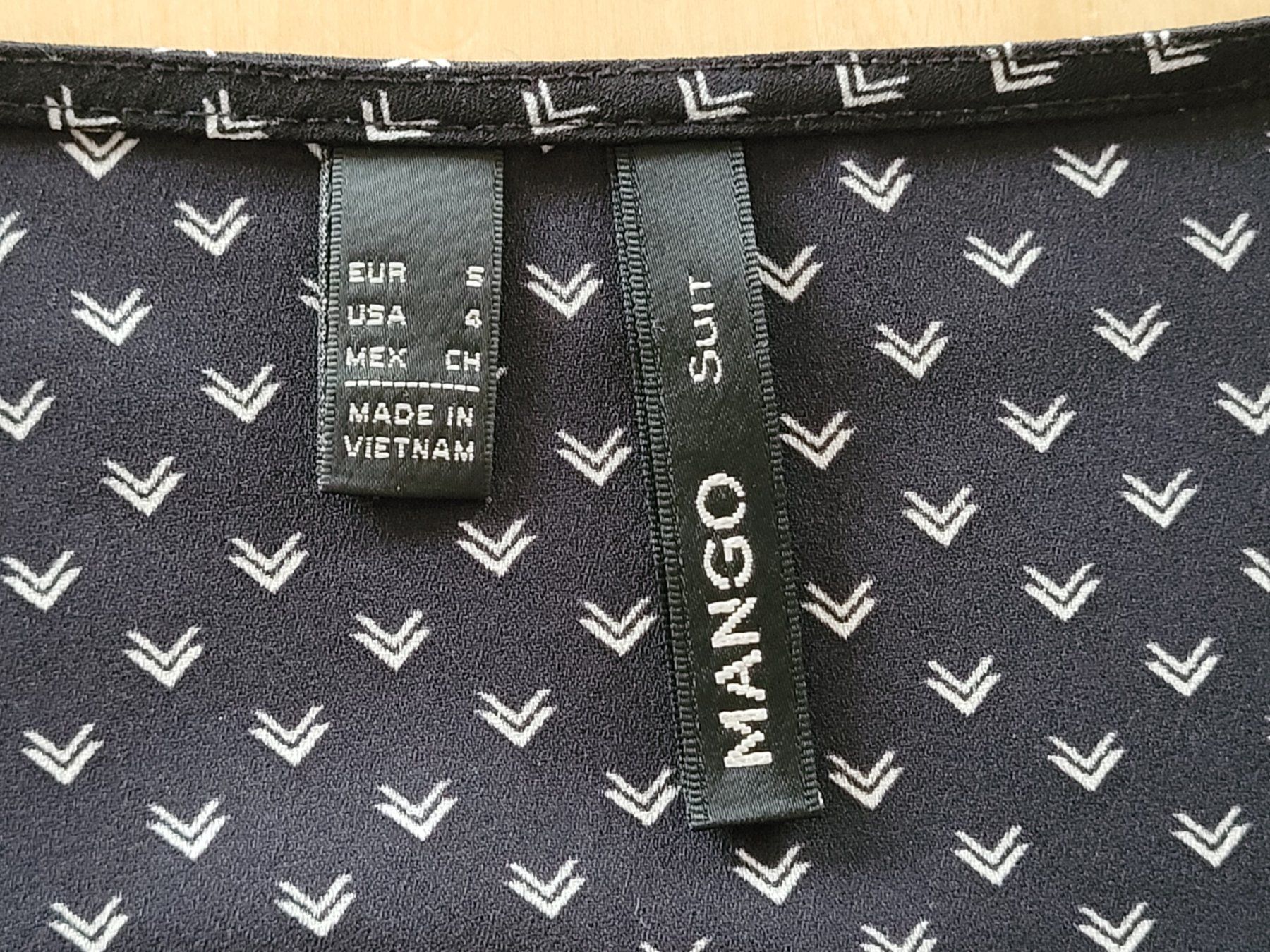 Mango Camicette: Bluse Mango Suit schwarz-weiss Grösse S – Usato da Wiesendangen venduto da samoalk 2