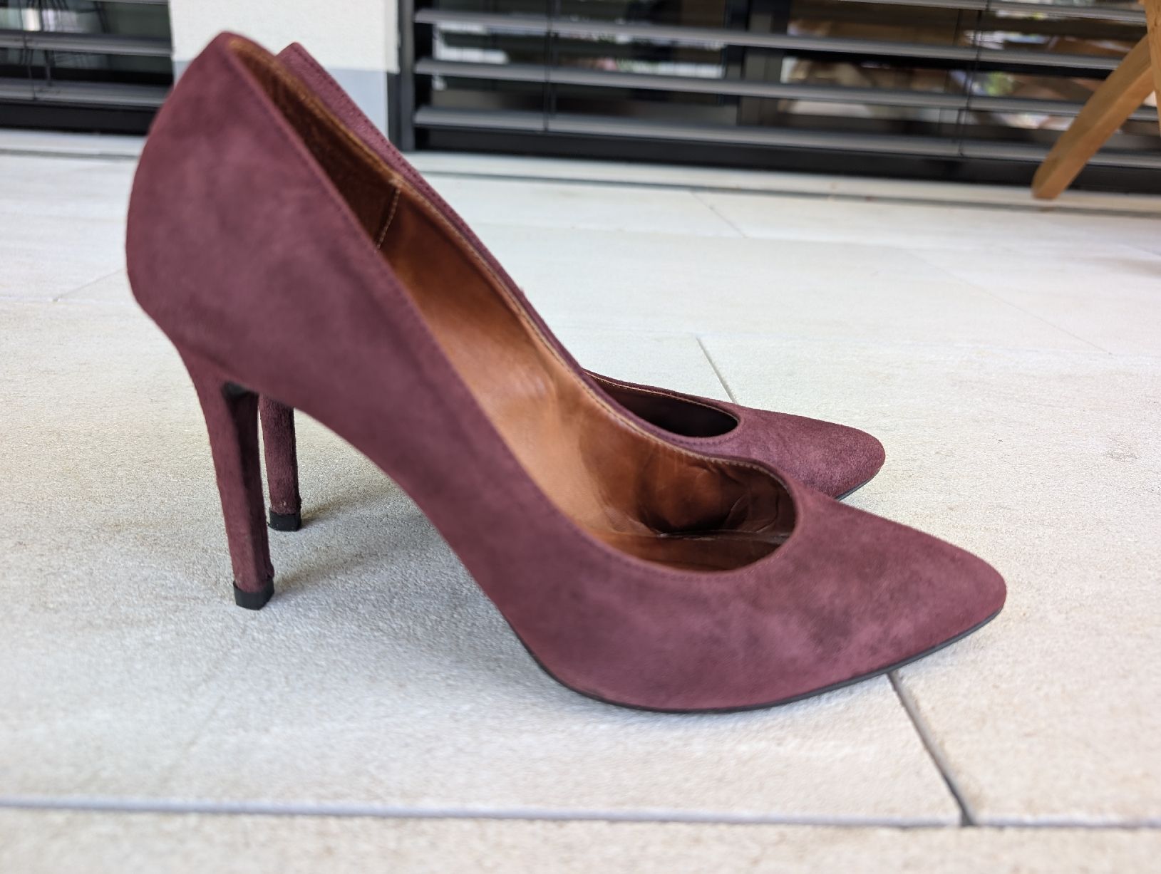 Scarpe da donna: Burgundy Suede Pumps – Usato da Lachen SZ venduto da joa_rf9n 2