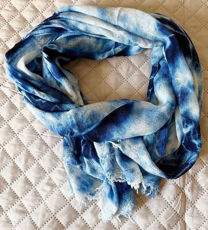 Schöner blauer Batik Schal