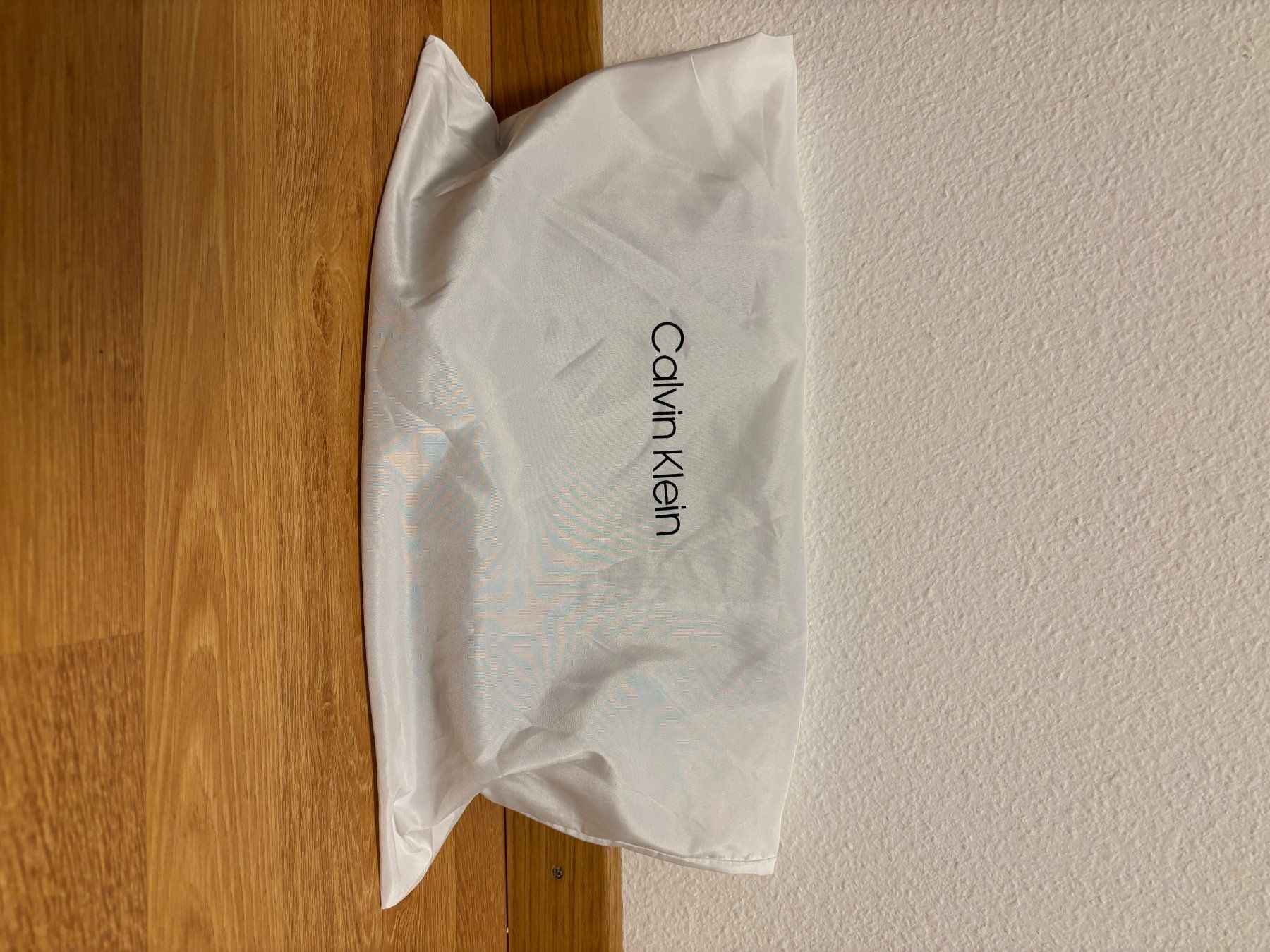 Calvin Klein Taschen für Damen: Schwarze Calvin Klein Tasche – Gebraucht aus Buchs ZH von lin_yc6r 3