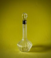 GLAS PARFUM FLACON MIT STÖPSEL & SILBERMONTAGE. 1.H.20JAHRH.