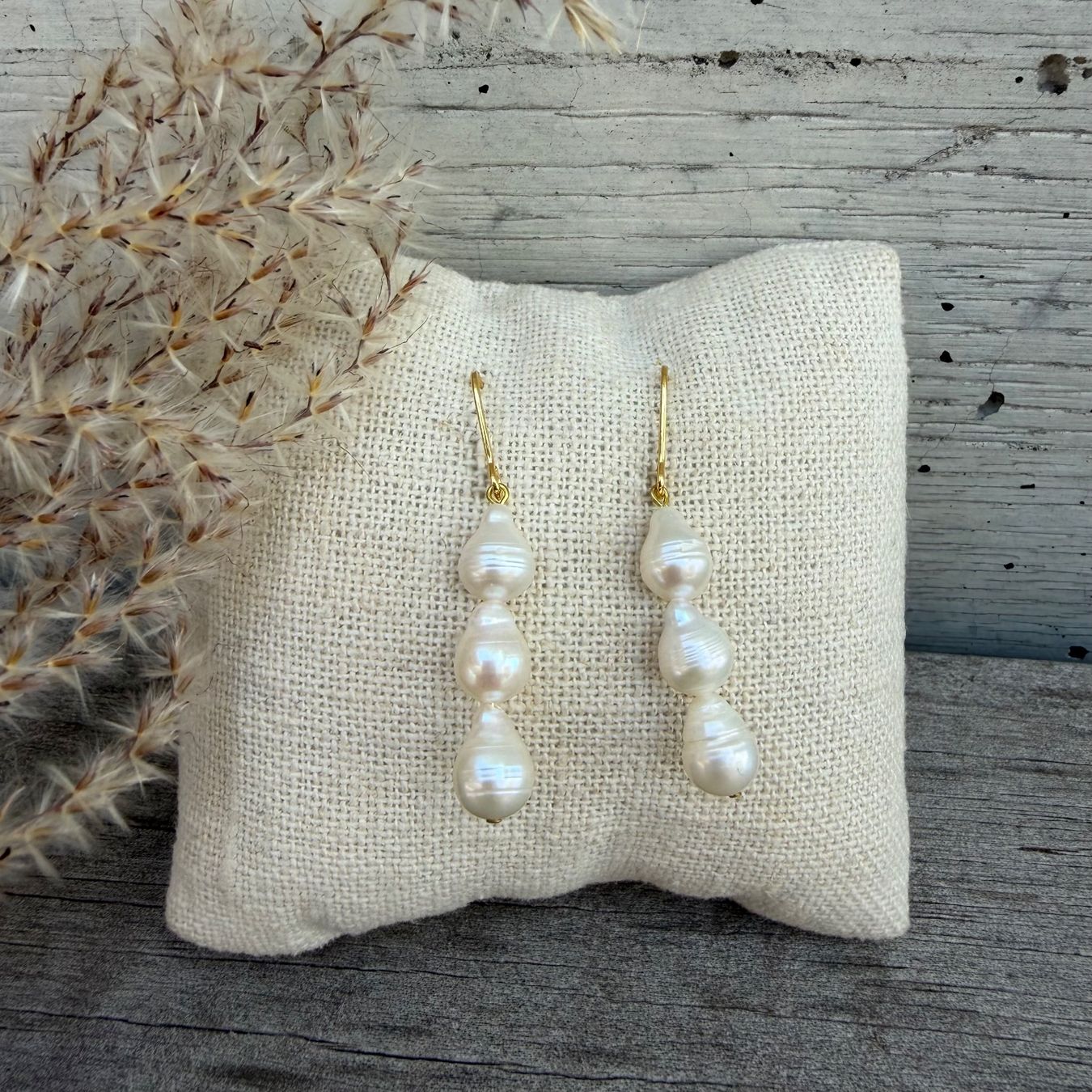 Ohrringe & -stecker: Luxuslook: Ohrhänger vergoldet echte Perlen – Neu und originalverpackt aus Rombach von Ivreajewels
