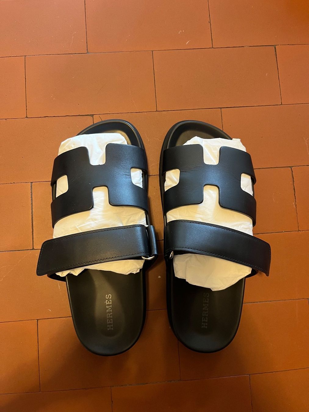 Hermès Damenschuhe: Hermès Sandalen Chypre, Schwarz, Gr. 36.5 – Neu (gemäss Beschreibung) aus Zürich von veilchen17