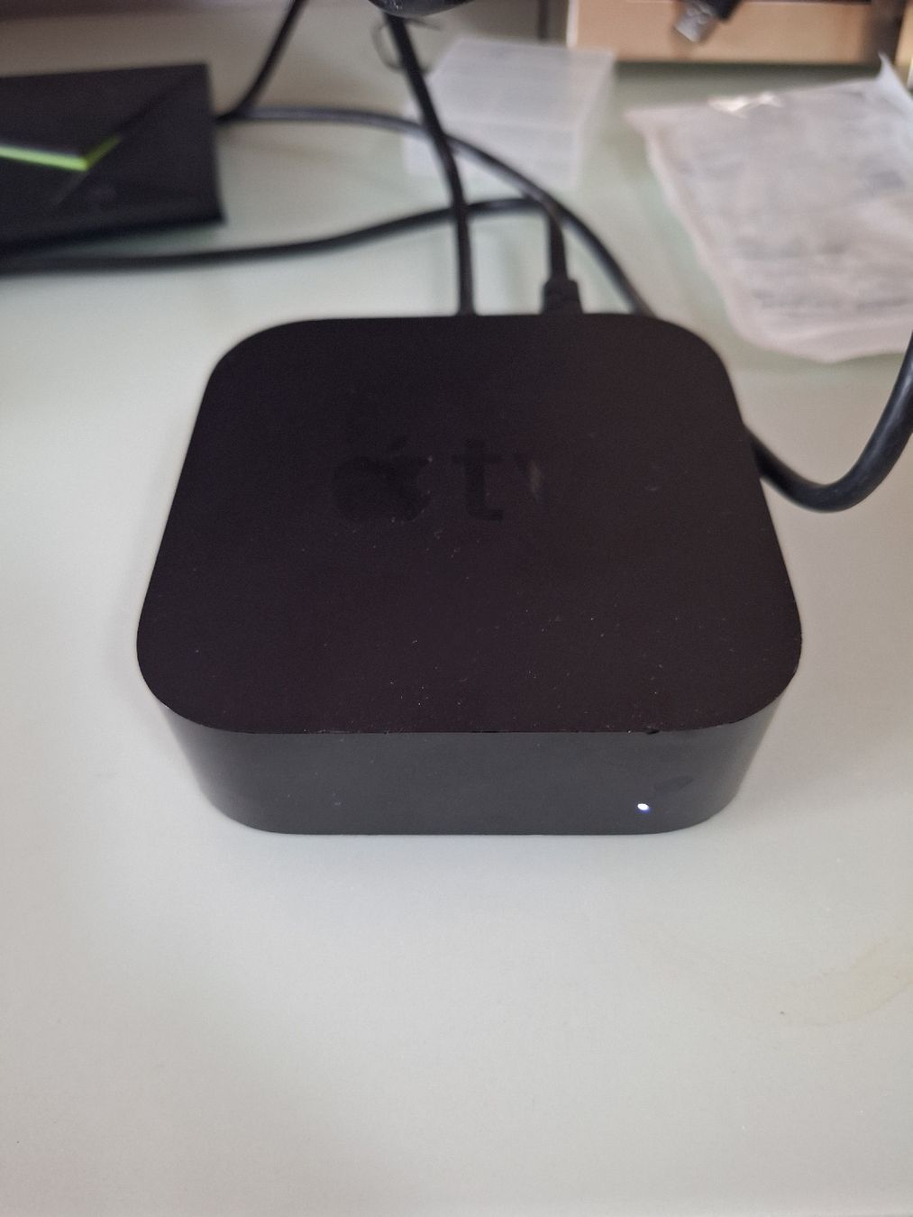 Apple Lettore multimediale & Streamer: Apple TV boîtier noir avec câbles inclus – Usato da Tannay venduto da v1n1p00h 2