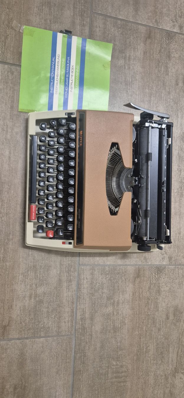 Macchine da scrivere: Vintage Reiseschreibmaschine, Mod – Usato da Netstal venduto da rin_qm2x