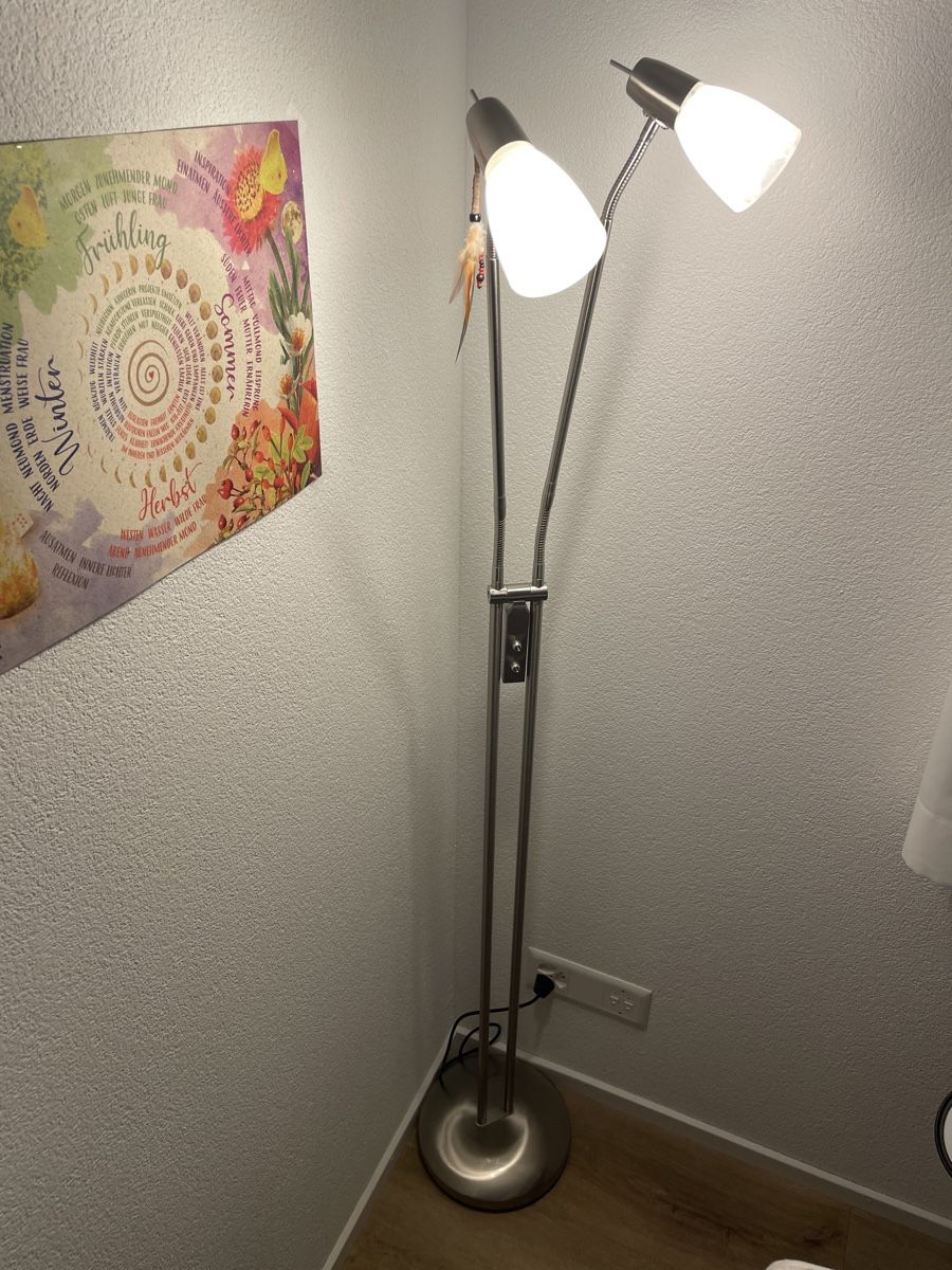 Lampade: Stehlampe mit zwei Leuchten – Usato da Schwyz venduto da saraver