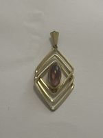 Pendentif violet