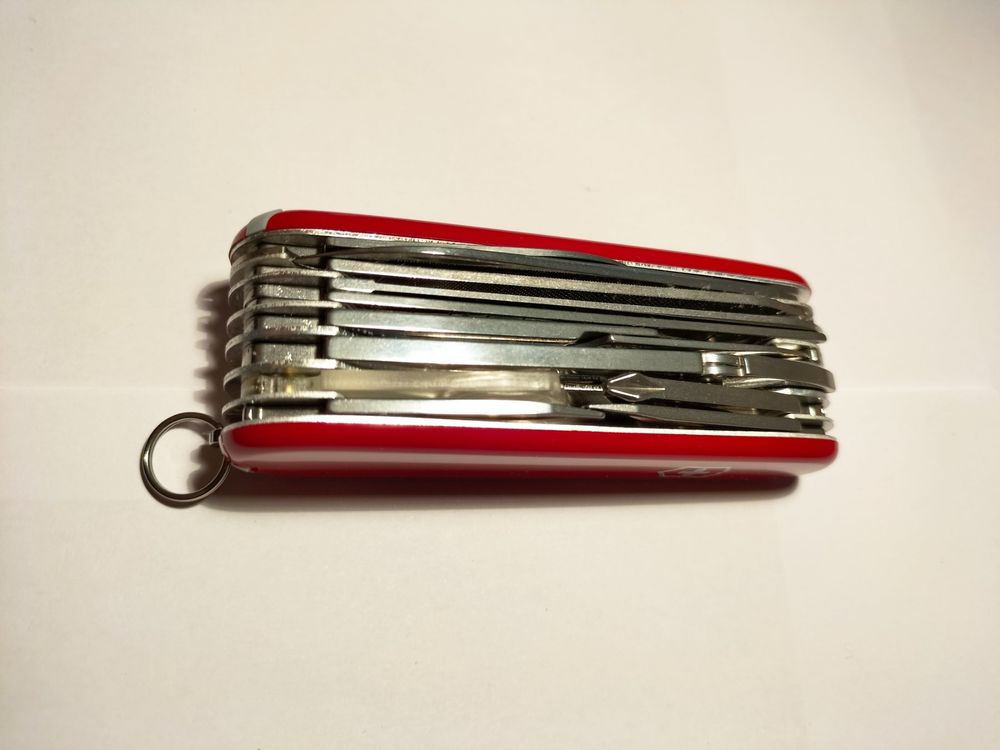 Victorinox mit 33 Funkti. + Leder Box rot (Neu und originalverpackt) in ...