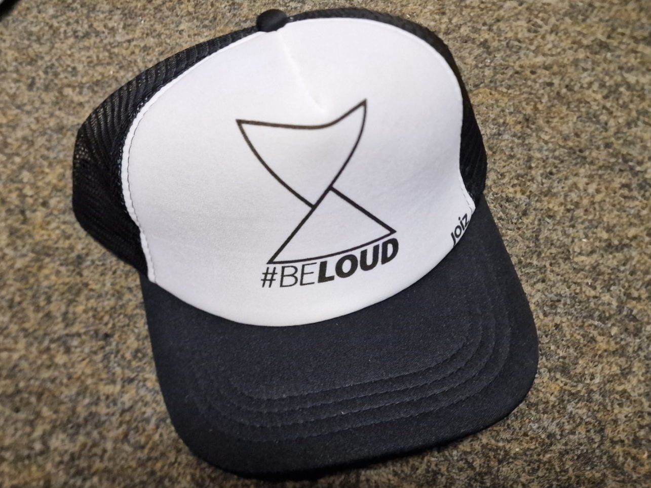 Copricapi, berretti & cappellini: Cooles Trucker Cap #BELOUD schwarz/weiss - Einheitsgrösse – Nuovo e nell'imballaggio originale da Neuhausen am Rheinfall venduto da geekgadget