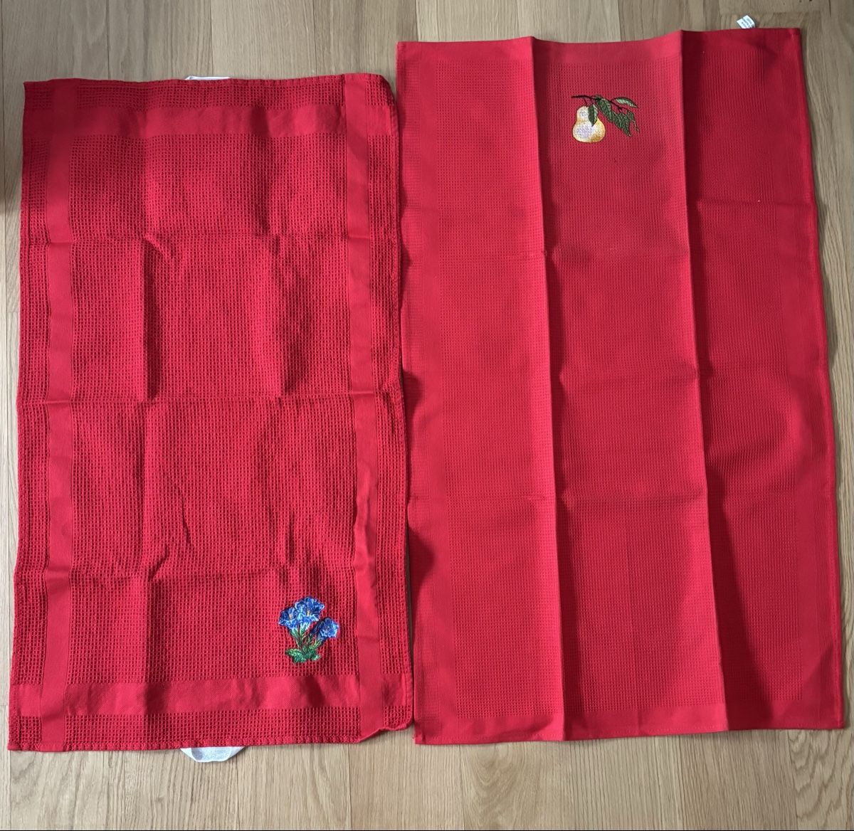 Komplettküchen: Rote Geschirrtücher Set, Vintage Stil – Gebraucht aus Grosswangen von Yafuda