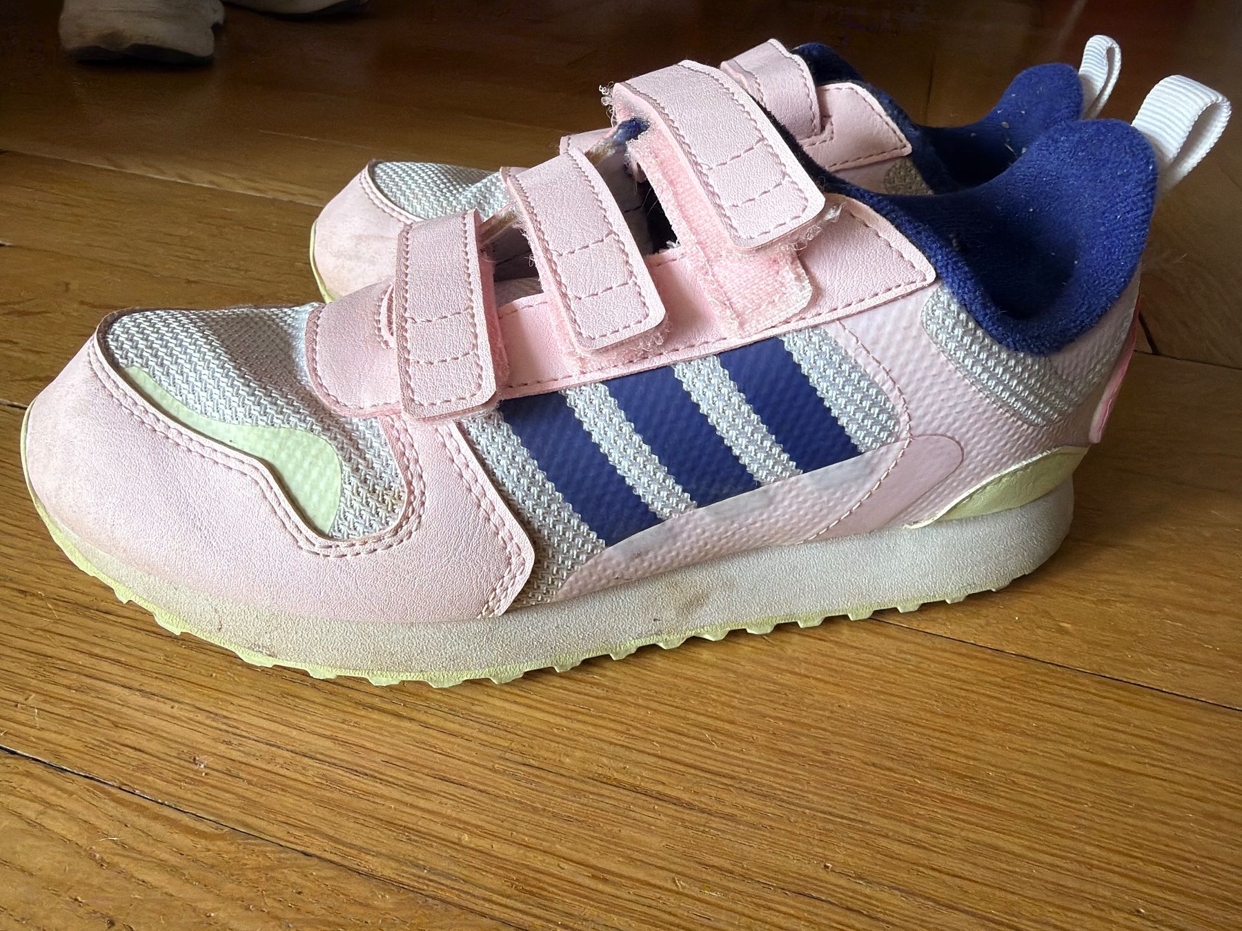 Adidas Chaussures filles: Baskets Adidas taille 35 – D'occasion à Lausanne par ale_yzt7 2