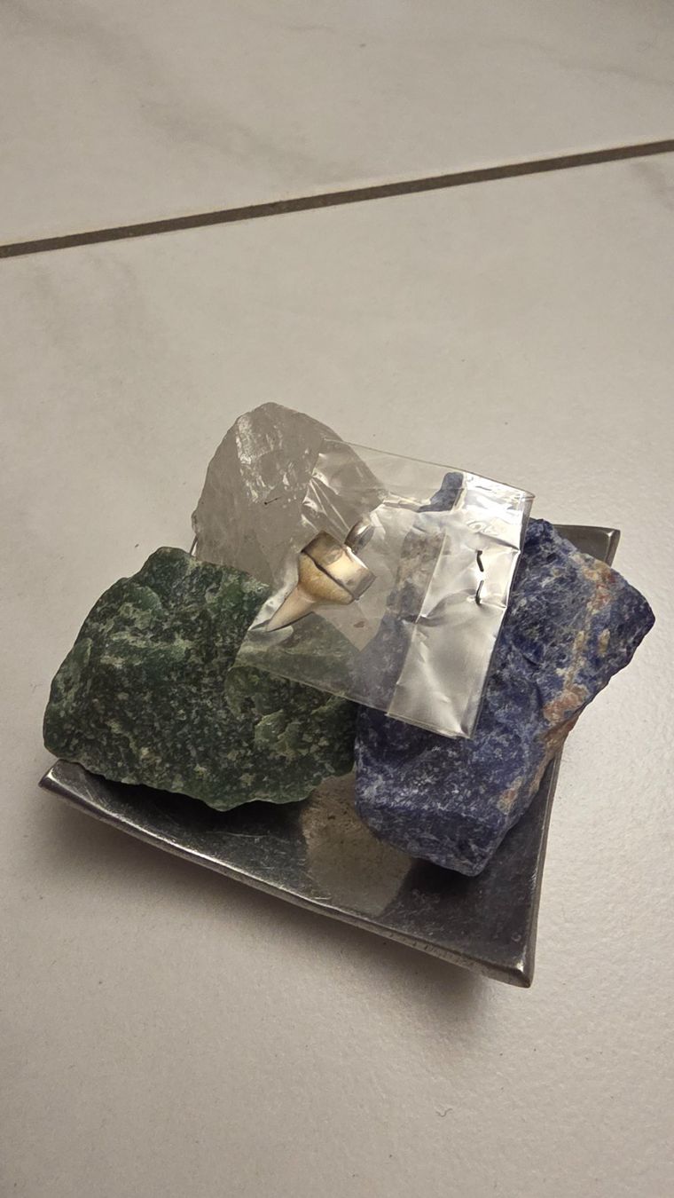 Ciondoli: Echter Haifischzahn in Silber gefasst – Nuovo e nell'imballaggio originale da Fislisbach venduto da Eye-Arts 4