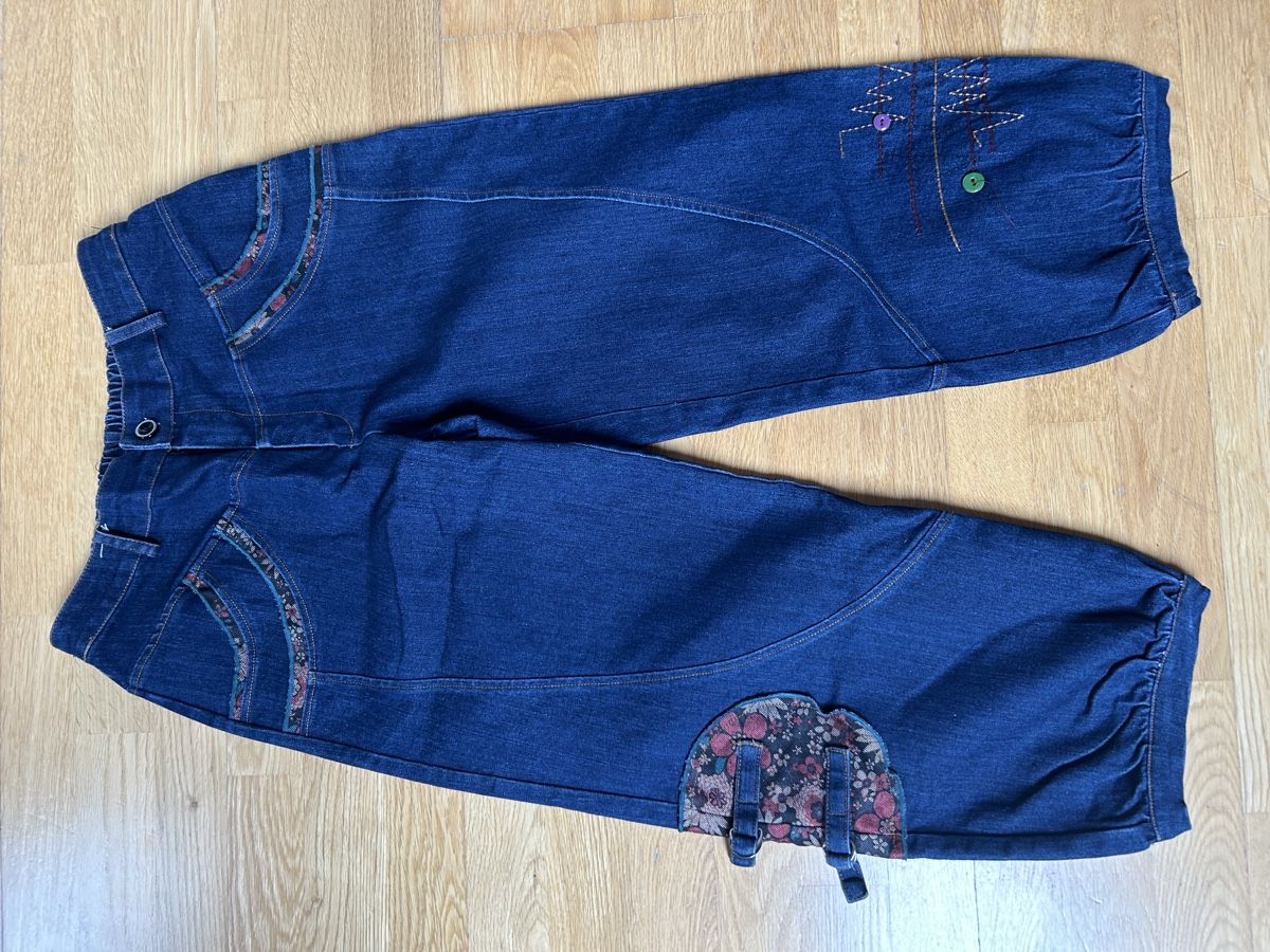 Pantaloni: Pantalon court en jeans – Usato da Daillens venduto da guisepa