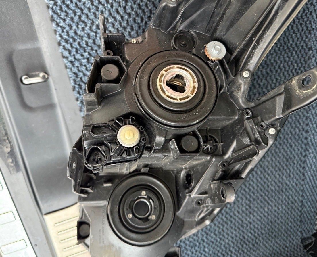 Fari: Toyota Prius – Usato da Luzern venduto da Waince786 3