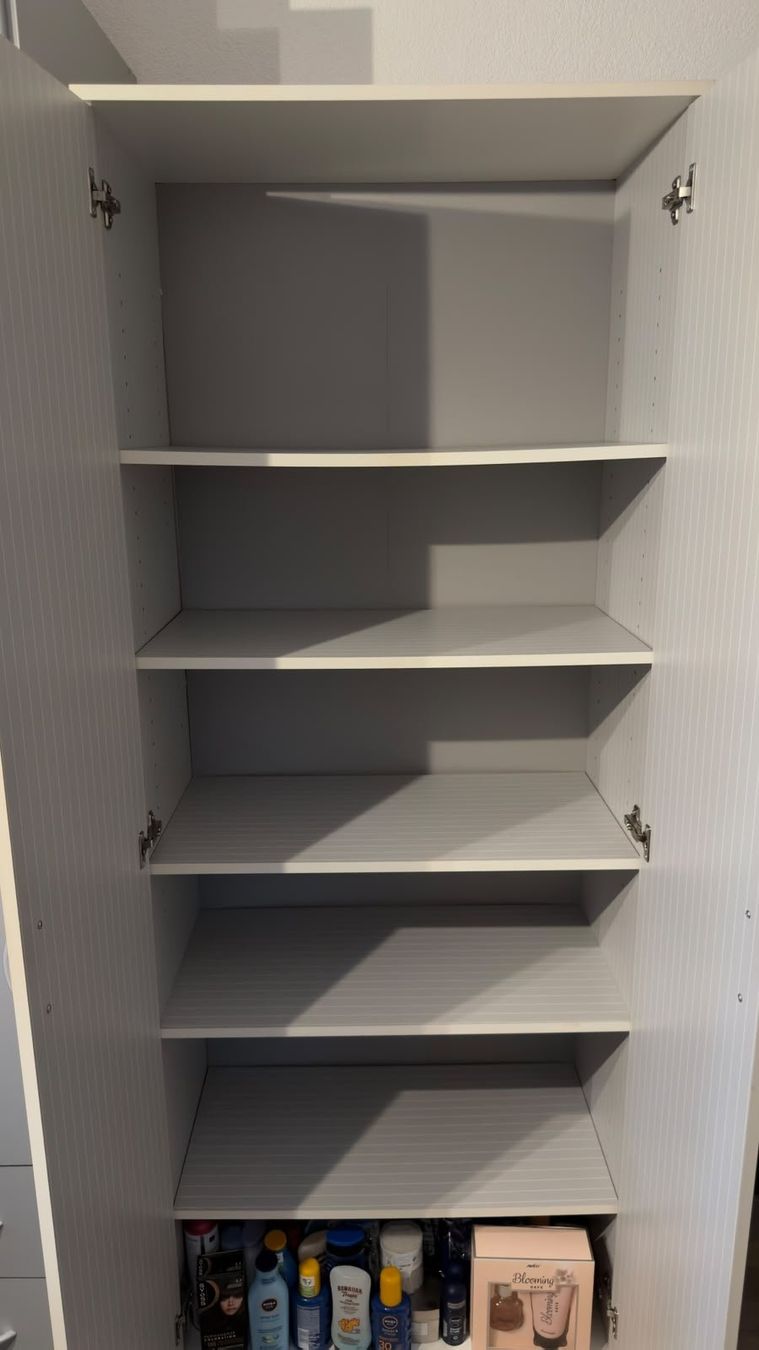Schränke: Schrank Grau – Gebraucht aus Au ZH von bpu_sp7d