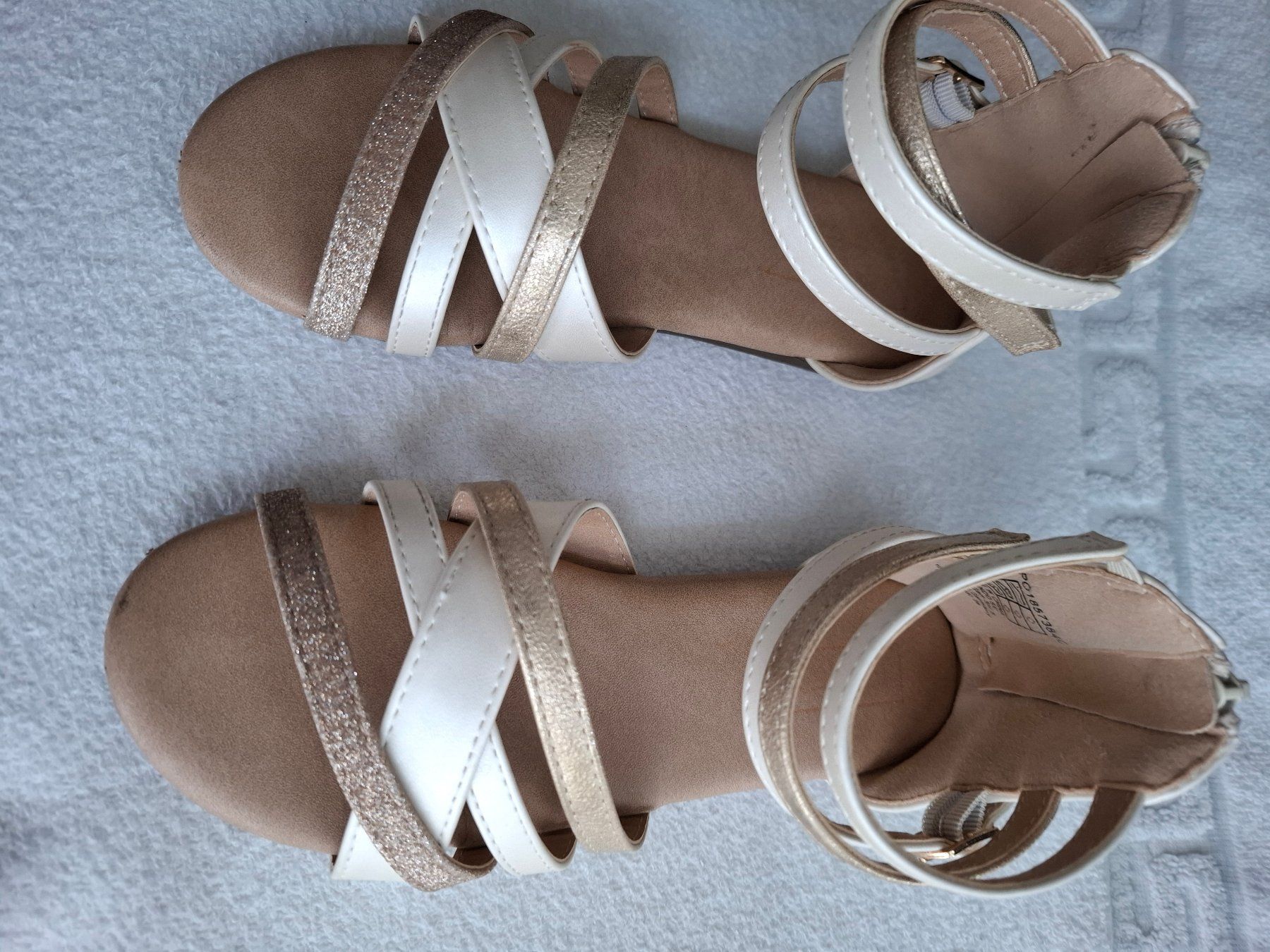 Scarpe per ragazze: Sommer Kindersandalen Grösse 32 – Usato da Uster venduto da Bachtel_2006 1