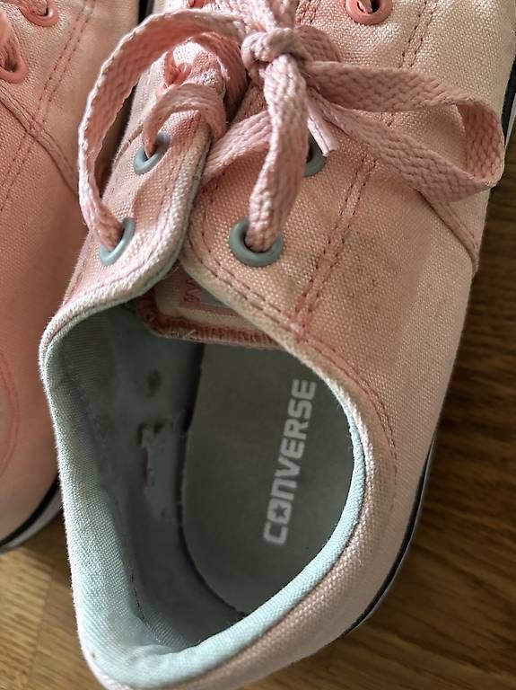 Scarpe da donna: Neuwertige Damen-Converse – Usato da Bäretswil venduto da Vanessia 2