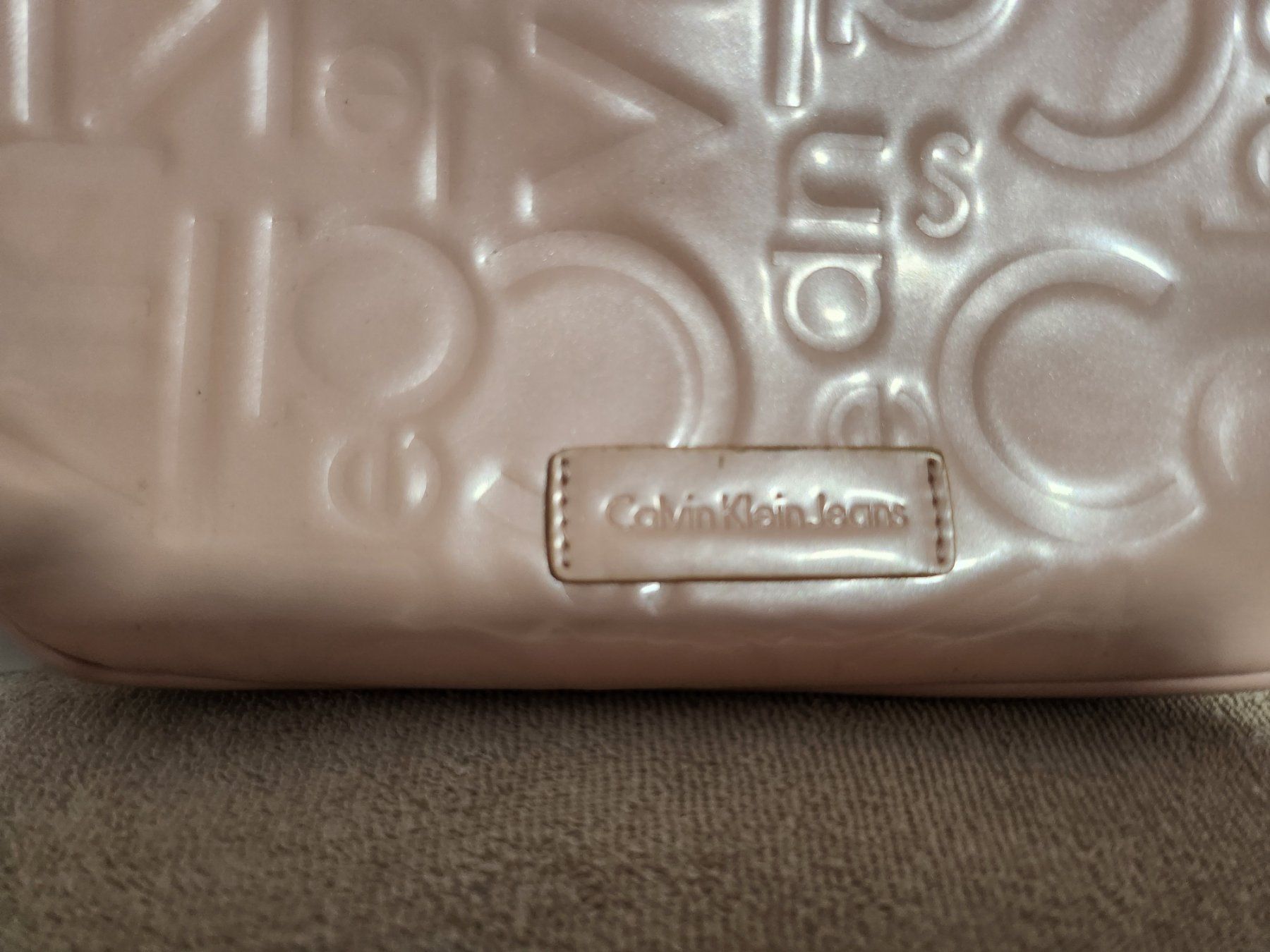 Calvin Klein Taschen für Damen: Calvin Klein Ipad Hülle – Gebraucht aus Kefikon TG von Livline 1
