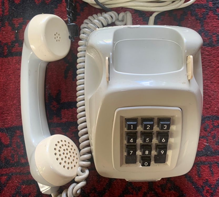 Altes PTT Tastentelefon 2