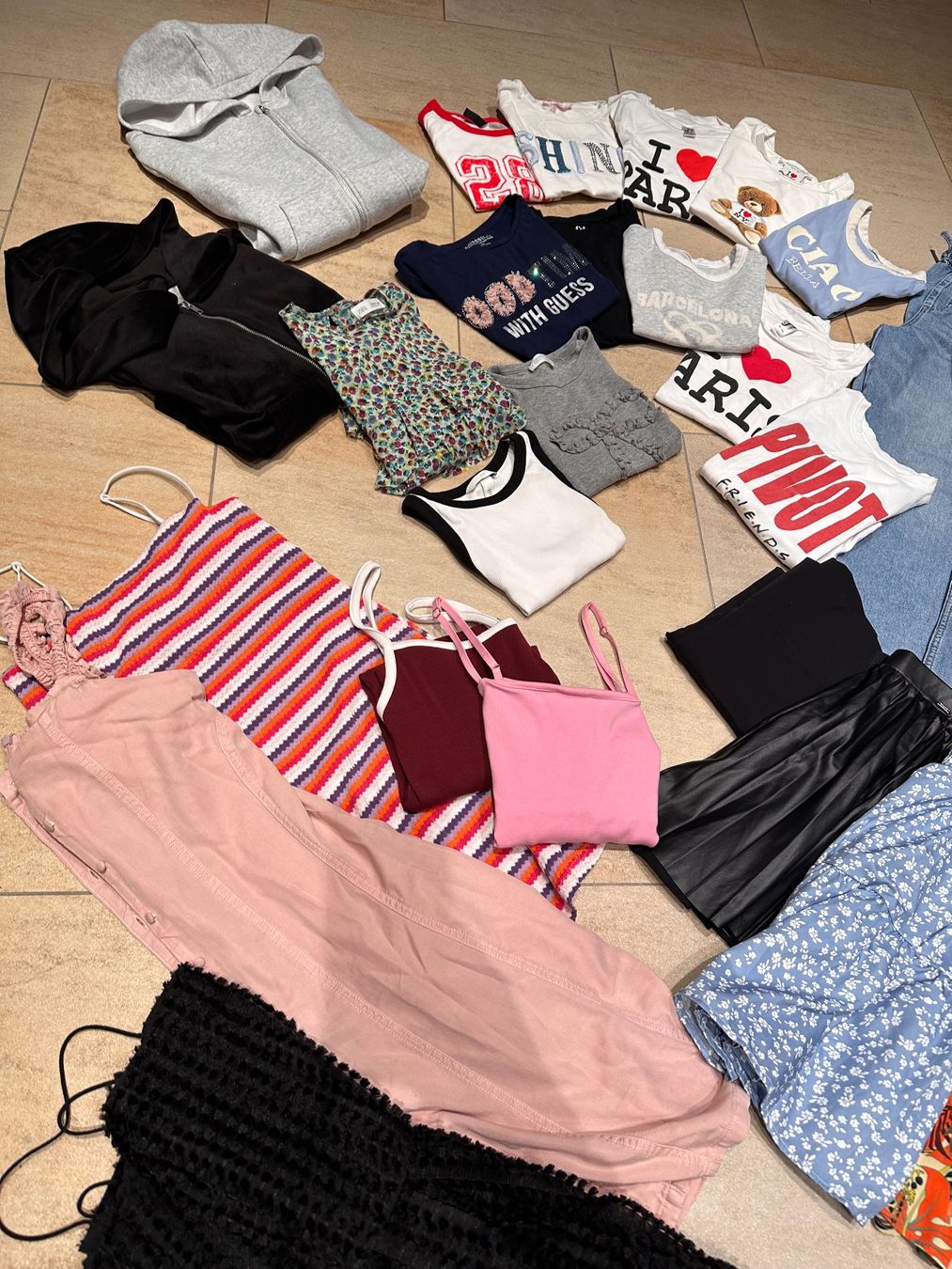 Lotti di vestiti: 27 teiliges Kleiderpaket Damen – Usato da Muttenz venduto da ap1515 1