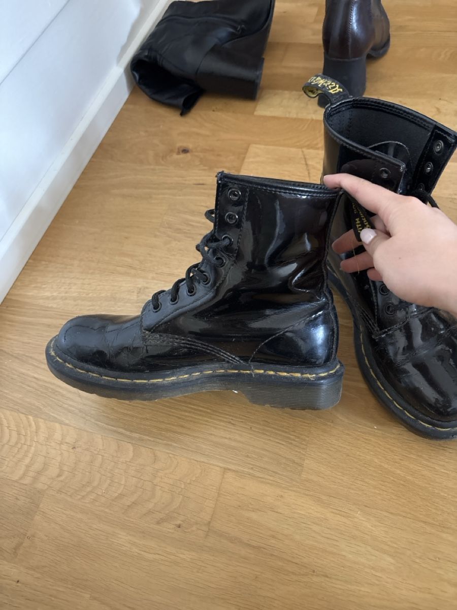 Dr. Martens Scarpe da uomo: Dr. Martens Lackleder Stiefel, Grösse 38, – Usato da Bern venduto da jasmin_mmm 2