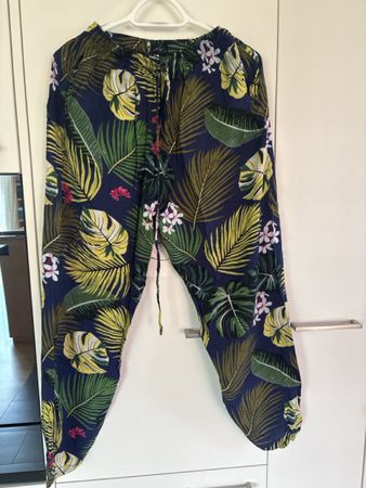 Natura Hose Grösse XL L Damen Blumenmuster Sommer