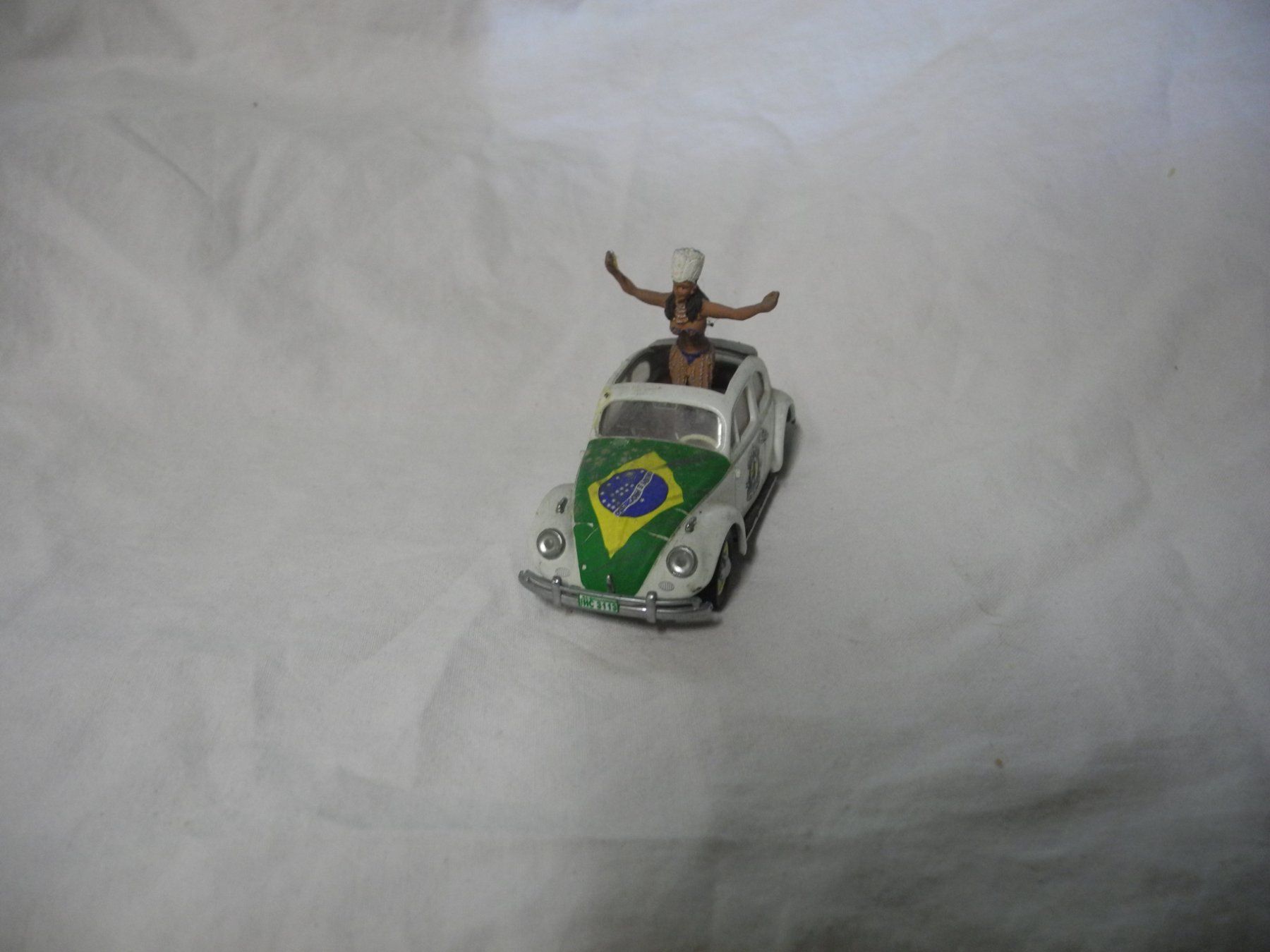 Volkswagen Modellini d'auto: VITESSE  VW KÄFER  CARNAVAL DO BRASIL  STOSSSTANGE DEFIZIT – Usato da Gurtnellen venduto da Murmeli99