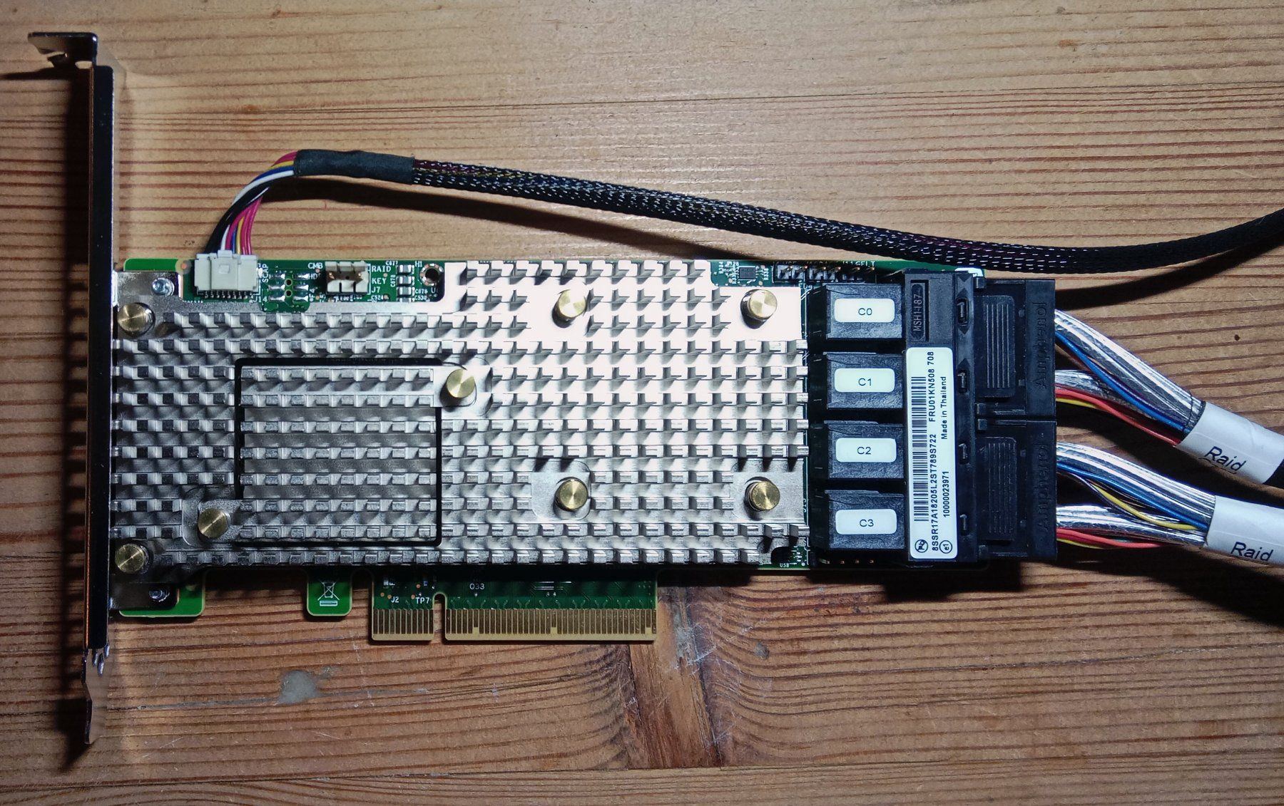 Lenovo 930-16i Raid Controller+Câbles et deux cartes HDD/SSD