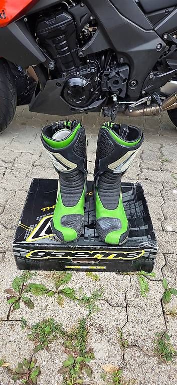 Scarpe da uomo: Top Rennstiefel Töff Gaerne Stiefel Gr.45 – Usato da Fehraltorf venduto da Kischde