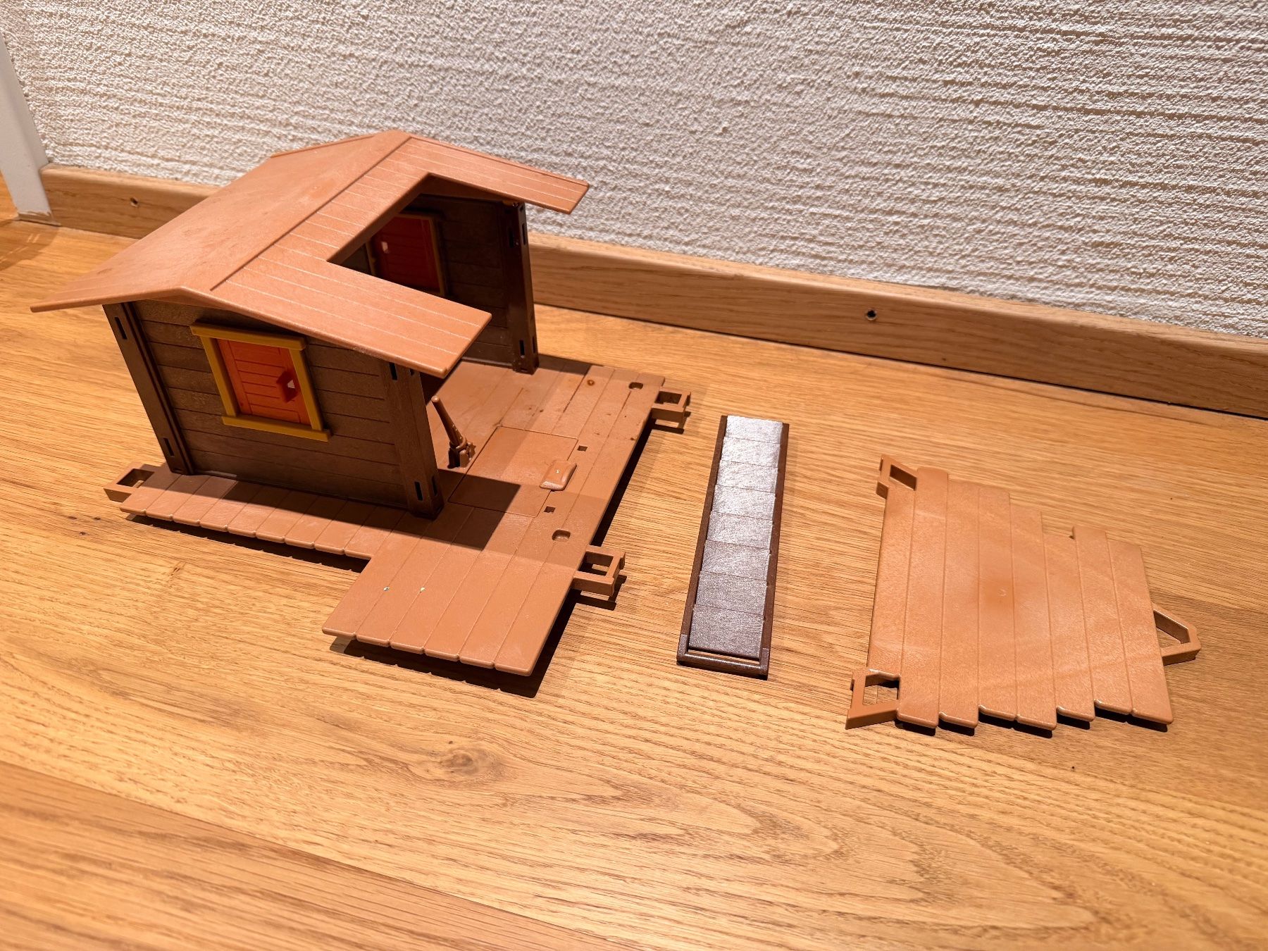 Playmobil Giocattoli: Playmobil Waldhütten Teile – Usato da Reinach BL venduto da Graphix