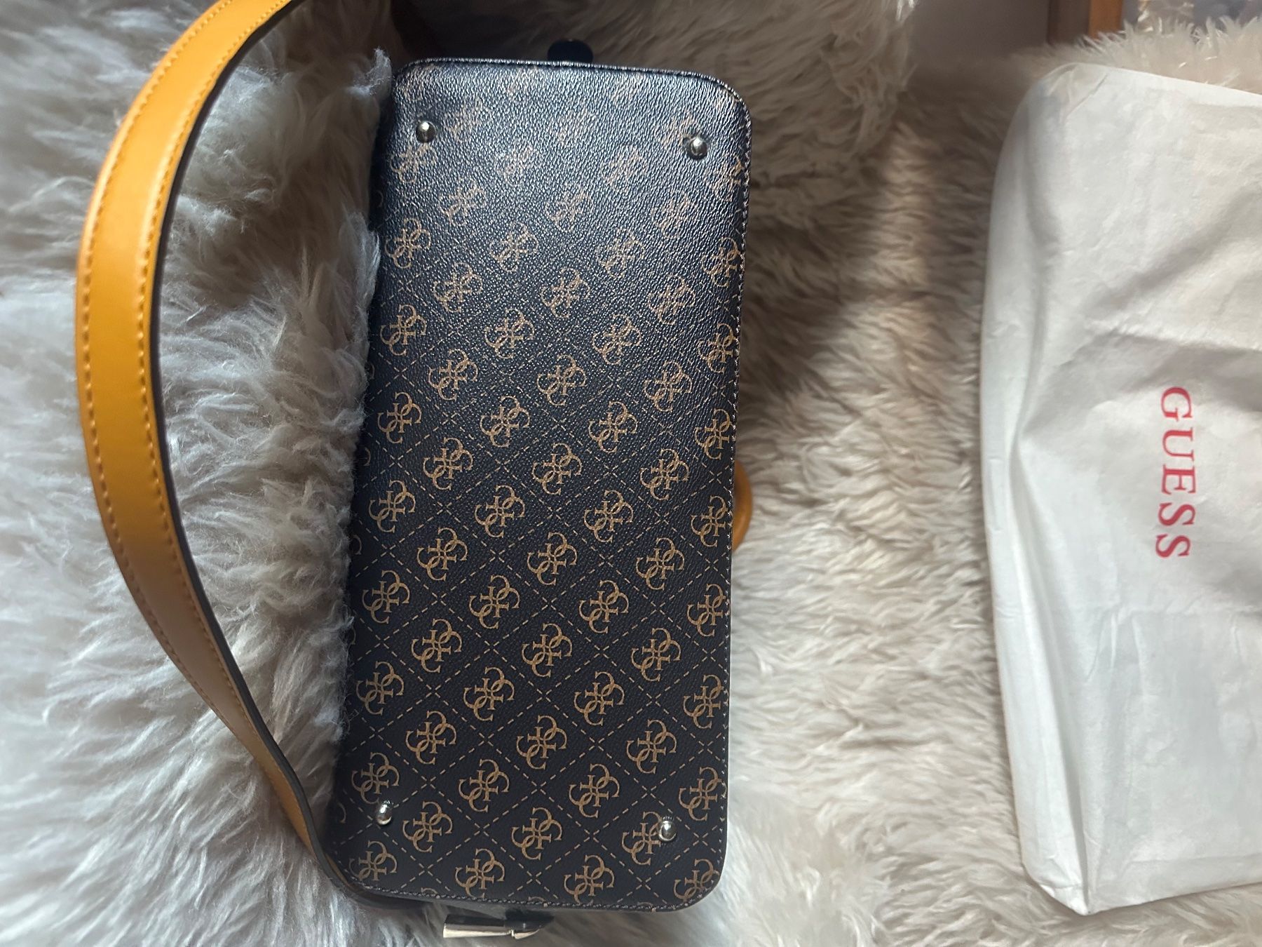 Guess Borse da donna: GUESS Tasche Original – Nuovo e nell'imballaggio originale da Iseltwald venduto da cro_8gfq 1