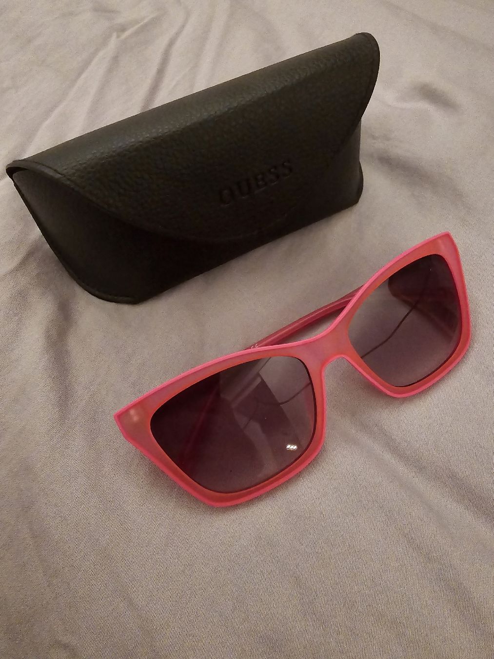 Guess Occhiali & Lenti: Pinke Guess Sonnenbrille – Usato da Zürich venduto da ale_bg2x 1