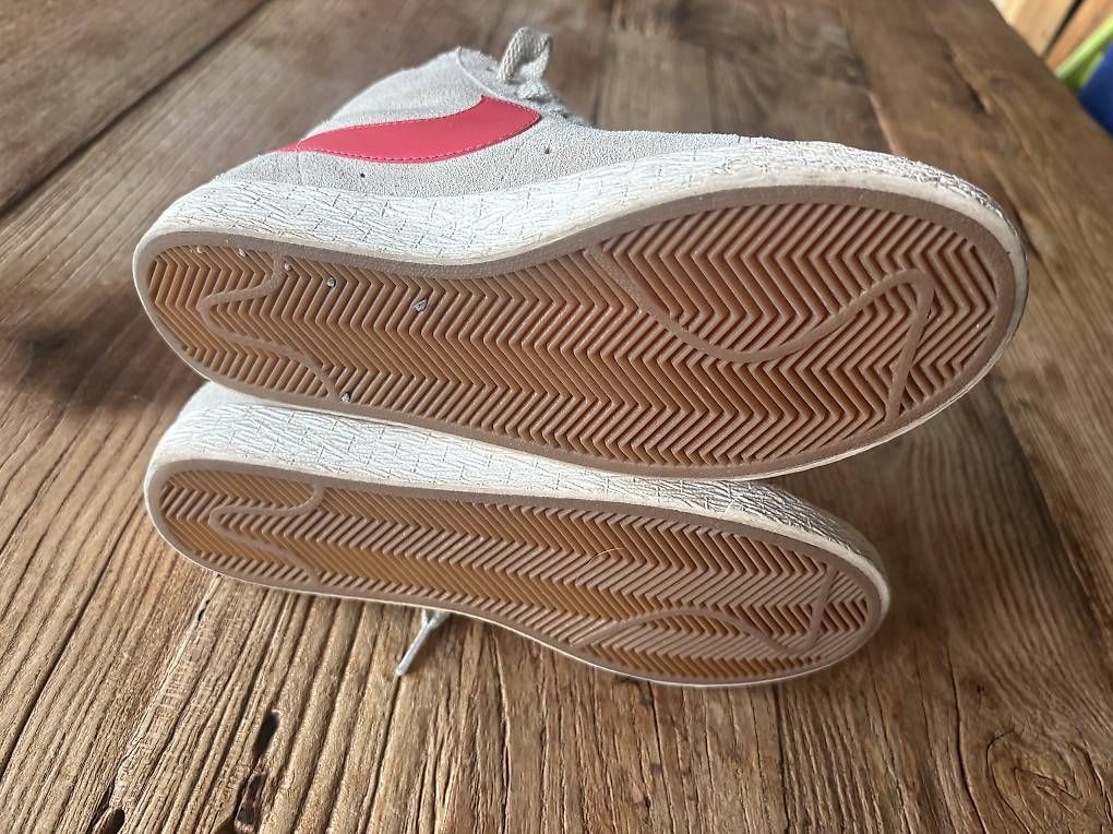 Damenschuhe: Sneaker von Nike 36.5 – Gebraucht aus Ried b. Kerzers von Yomue 3