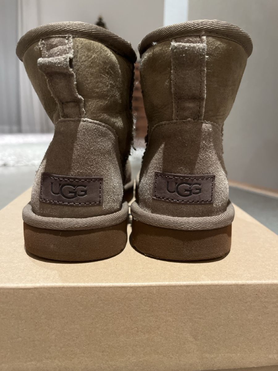 Ugg Damenschuhe: UGG Classic Ultra Mini – Defekt aus Lotzwil von etienneundjoelle 1