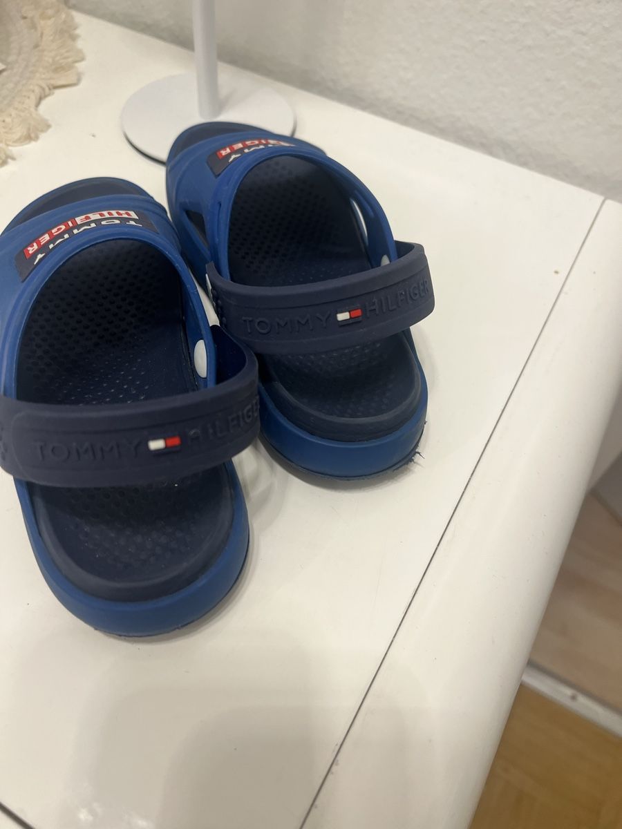 Tommy Hilfiger Scarpe per ragazzi: TOMMY BADE SCHLAPPEN/SANDALEN GR 29 – Usato da Basel venduto da theo-g77 3